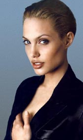 Анджелина Джоли иска да бъде добра майка