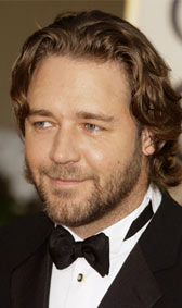 Ръсел Кроу празнува раждането на първото си дете