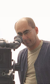 "Обичам да създавам персонажи или ситуации, които ми позволяват да използвам черен хумор и ирония."