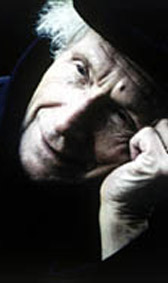 Запознаването на Санса  с цял куп местности и техните обитатели често пъти е съвсем кратко, но едно приятелство спира неговия устрем.