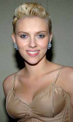 Скарлет Йохансон във филм за Елизабет Тейлър