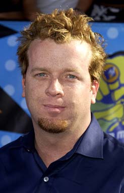 Макджи ще режисира биографичен филм за Ивъл Нивъл