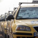 Подгониха такситата около моловете