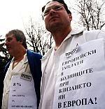 Протестът на медиците продължава