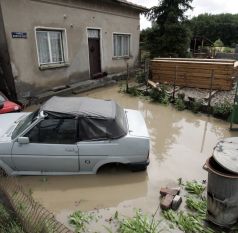 Етрополе бедства, потънал под вода