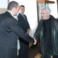 Сидеров подава на Велчев “здрава ръка и чисти ръце“