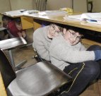 В някои училища се провеждат учения за реагиране при трус, но обикновено децата се паникьосват