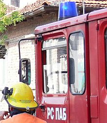 3 деца изгоряха при пожар, родителите - на ротативки