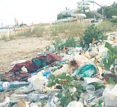 Деца чистят плажа за Деня на Черно море