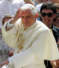 Папа Бенедикт XVI съветва младите да отхвърлят вътрешната пустота