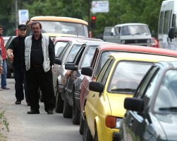 Опашките пред КАТ-София през август са заради намаления персонал