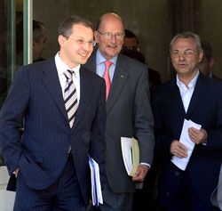 Изборите чукат на вратата