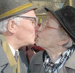 100 лева екстра за Коледа