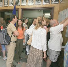 Истинският щурм на родителите на първолаци е на 7 май, когато стартира подаването на документи