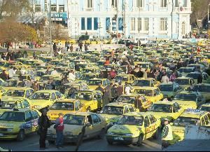 Такситата блокират Варна в петък