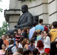 Няма да има драстичен скок в студентските такси наесен