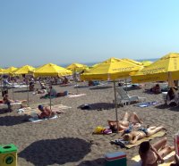 Безплатните чадъри на плажа в Бургас