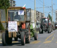 Протестна колона от трактори и комбайни се очаква днес следобед да блокира главни пътища