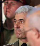 Ген. Златан Стойков и министър Веселин Близнаков, вдясно