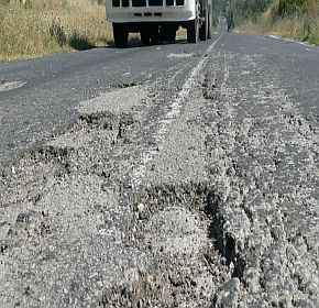 Дупките по пътя от Сърница до Велинград са много по-големи!