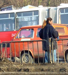 Замеряха с камъни шофьор на автобус