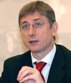 Премиерът Ференц Дюрани
