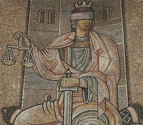 Само Темида била началник на съдията