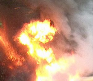 Горя стар завод във Варна