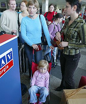Някои страни разрешават детските колички в самолетите