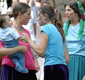 Родителите на ромка договарят цената на булката