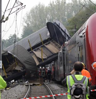 Челният сблъсък между двата влака уби поне 13 души