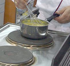 Раздавант нови битови уреди на наводнени бургазлии
