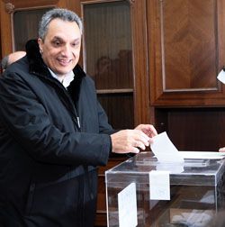 Костов с невалидна бюлетина, Стоянов и Борисов не гласуваха