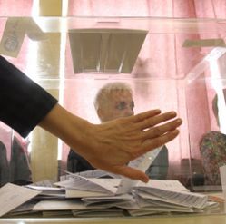 Изселниците вън и от местните избори?
