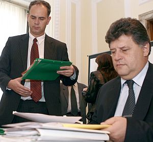 Шефът на Агенция “Митници“ Асен Асенов и зам.-финансовият министър Георги Кадиев бяха изслушани от Парламентарната комисия за бо
