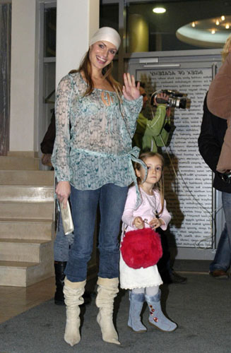 Ива Екимова с дъщеричката си