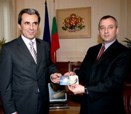Пламен Орешарски връчи на Георги Пирински проекта за бюджета за 2007 г.