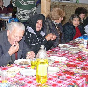 Често социално-слаби получават обяд по случай някой църковен празник