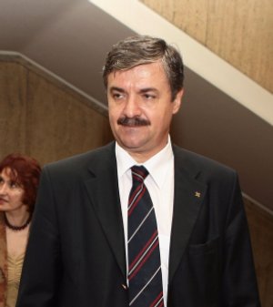 Замразиха данъците в София