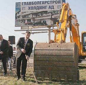 През 2006 г. премиерът Станишев направи първа копка на градежна на Южната дъга