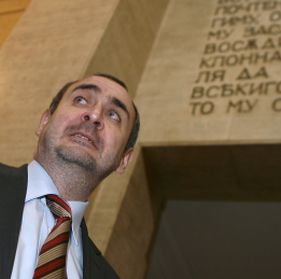 Сам Велчев отива в Лондон заради Самоковеца