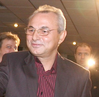 Лидерът на ДПС Ахмед Доган не отрече обръча от фирми, дори го обяви за положително явление