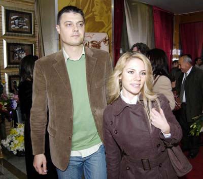 Бареков и жена му се развеждат, поделят грижите за детето