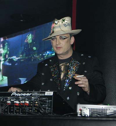 Бой Джордж направи DJ-сет в клуба на Ирен Онтева