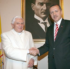 Турският премиер отдели 15 минути за среща с папата