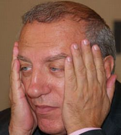 Шефът на ”Кремиковци” Александър Томов се хваща за главата