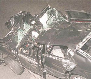 Колата, в която загина принцеса Даяна, след удара в парижкия тунел
