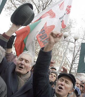 Пенсионери пред парламента