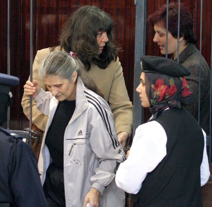 Българските медицински сестри напускат съдебната зала след потвърдените смъртни присъди