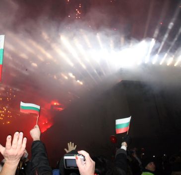 “И Ю Обзървър”: Краят на петото разширяване